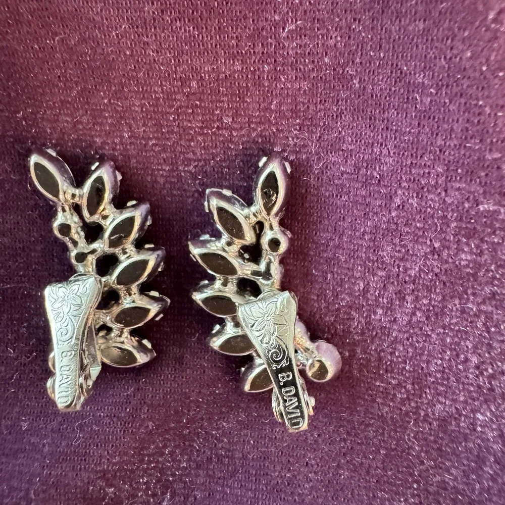 B David Brooch and Earring Set - Picture 5 of 8